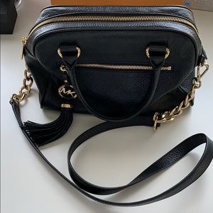 Medium sized crossbody Michael Kors purse